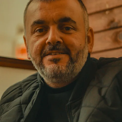 Hombre de unos cincuenta años